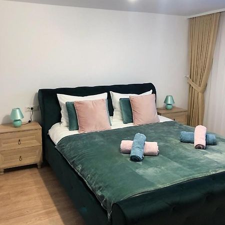 Ultra Central Apartment, Free Parking Oradea - Stray Cats Buitenkant foto